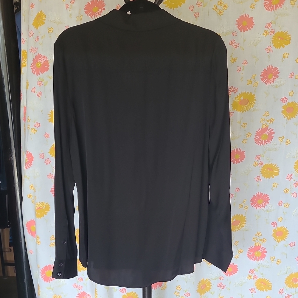 Quince Classic Black Shirt - Picture 3 of 3